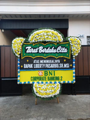 Papan Bunga Duka di Tambang Ulang