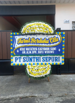 Papan Bunga Duka di Tambang Ulang
