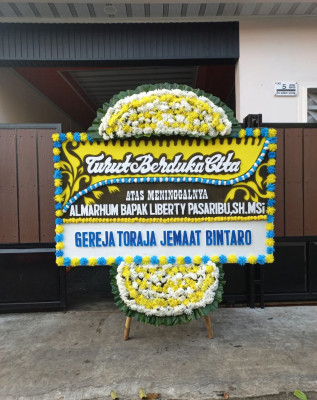 Papan Bunga Duka di Tambang Ulang