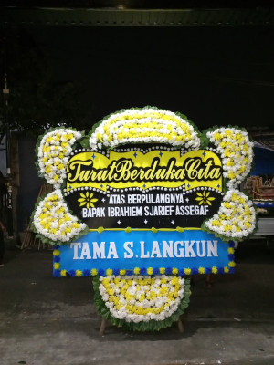 Papan Bunga Duka di Tambang Ulang