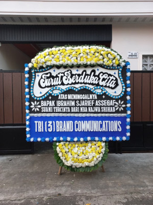 Papan Bunga Duka di Tambang Ulang